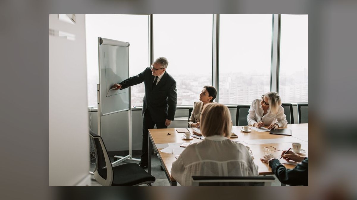 How do you coach a sales leader in SaaS & Software in 2027 — figure 4