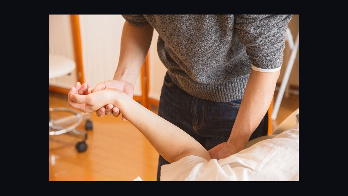 How do you coach a sales leader in Physical Therapy & Chiropractic in 2027 — figure 8