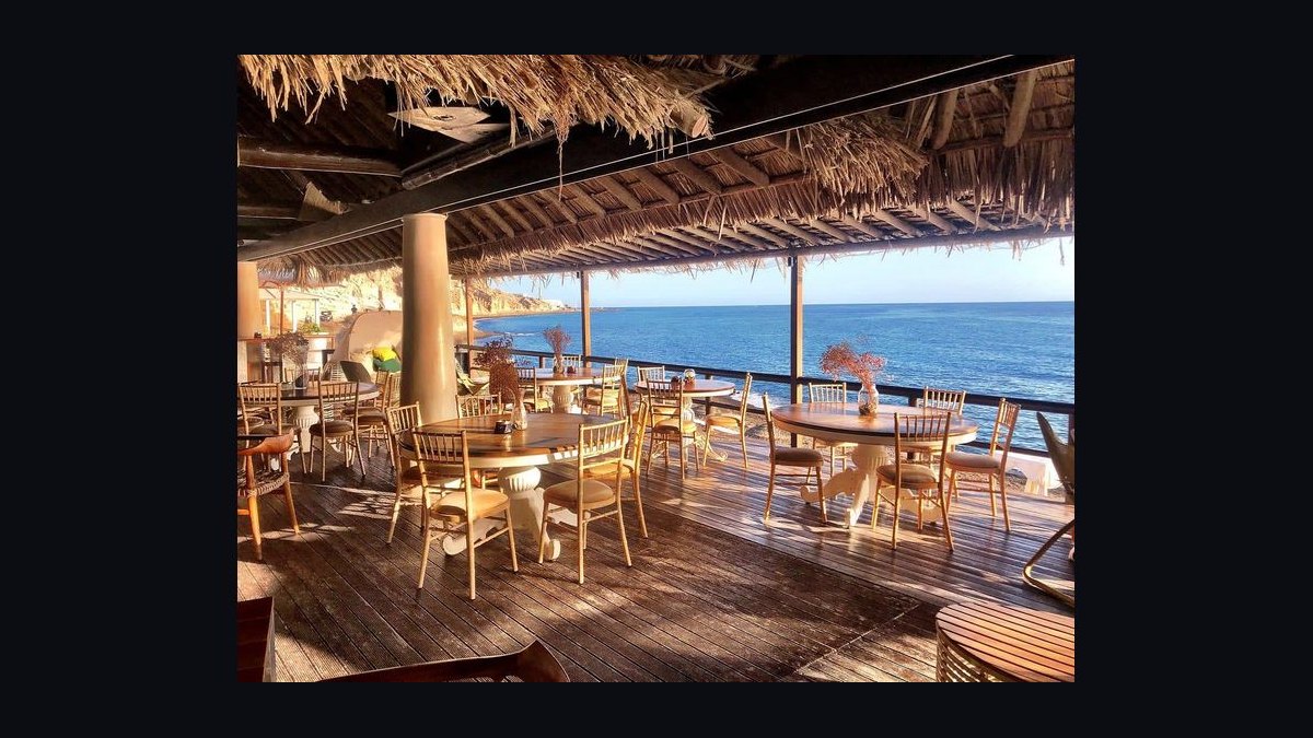 The 10 Best Beach Clubs in Santorini for 2027