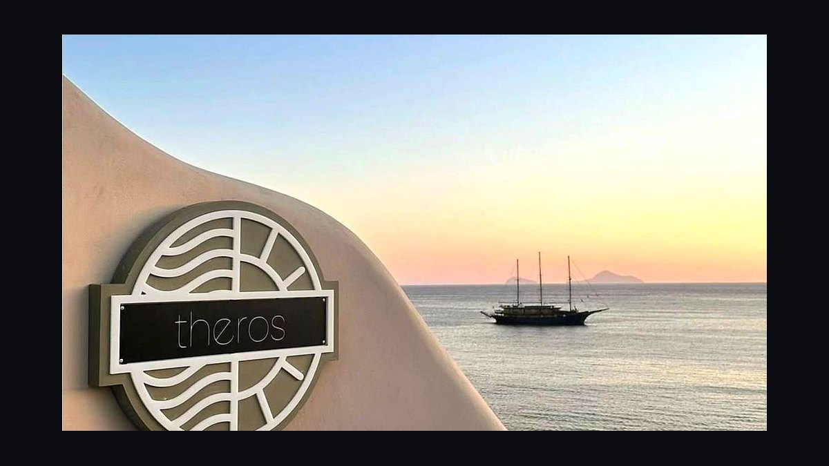 The 10 Best Beach Clubs in Santorini for 2027