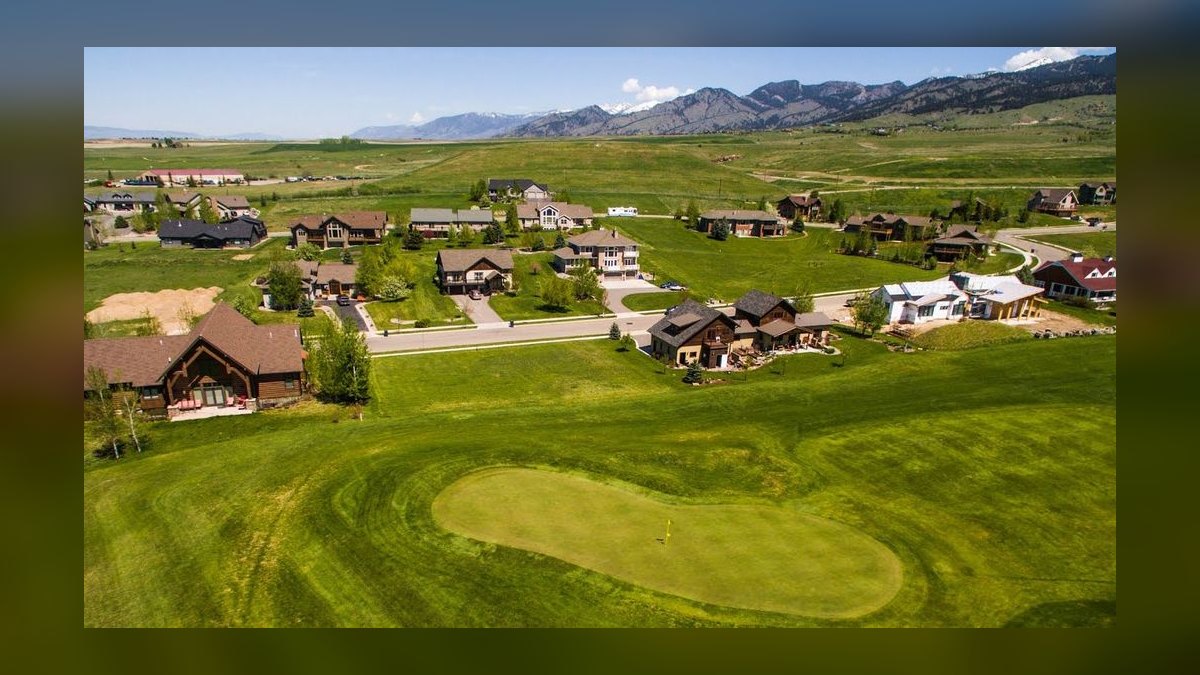 What's the difference between a country club and a golf club in 2027 — figure 6