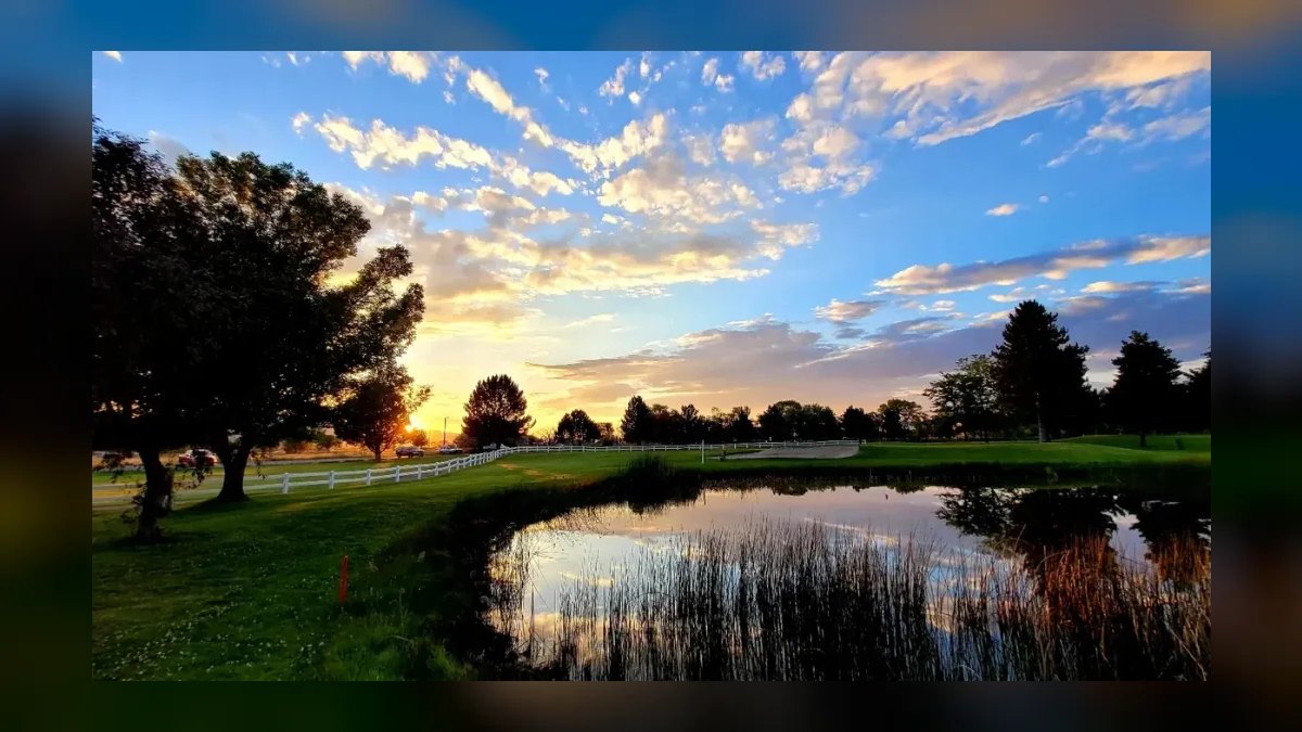 What's the difference between a country club and a golf club in 2027 — figure 7