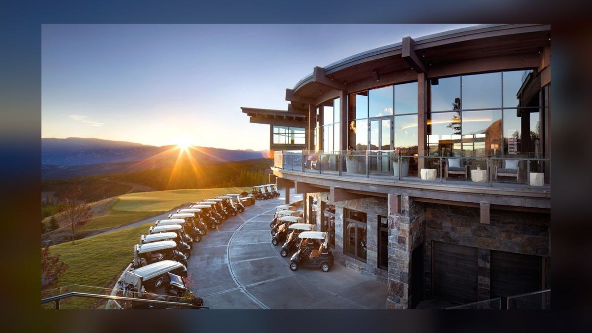 What's the difference between a country club and a golf club in 2027?