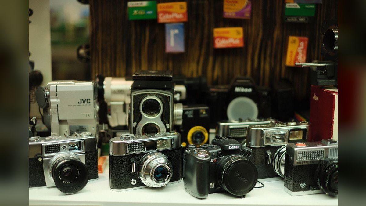 The 10 Best Vintage Cameras to Collect in 2027 — figure 1
