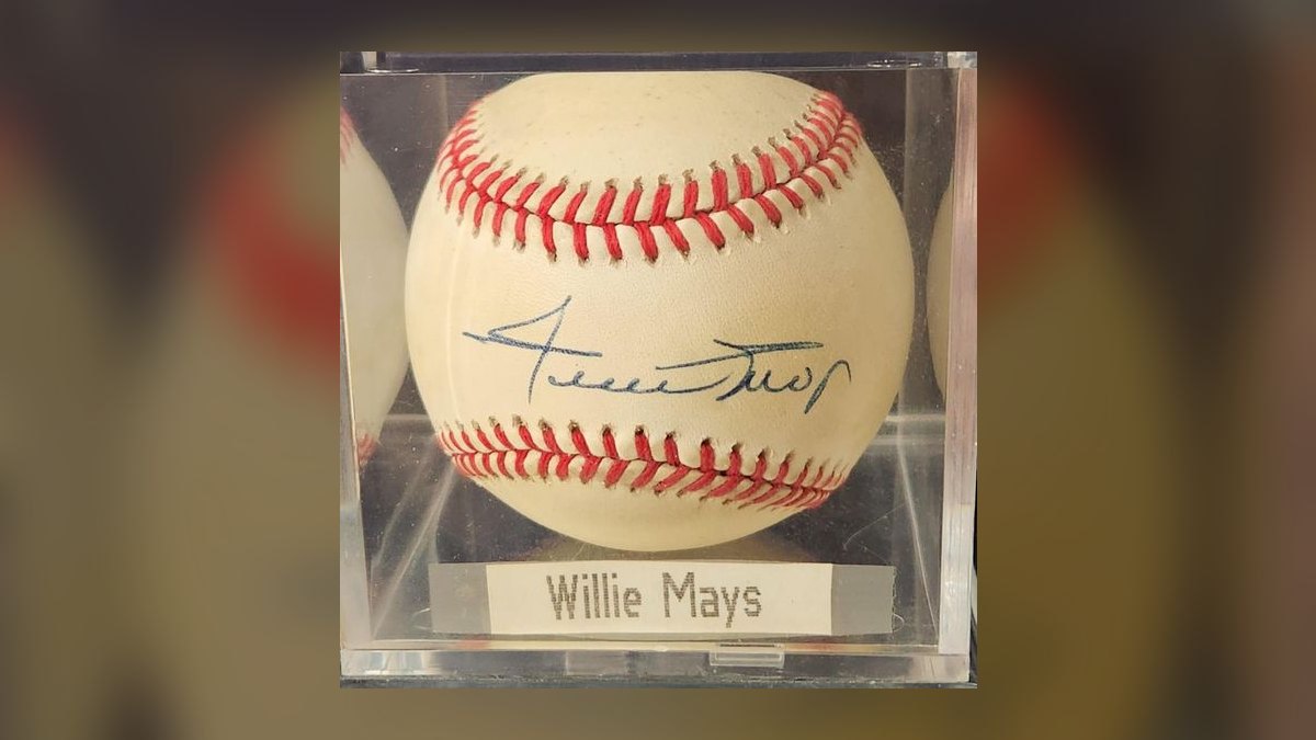 The 10 Best Vintage Autographed Memorabilia to Collect in 2027 — figure 10