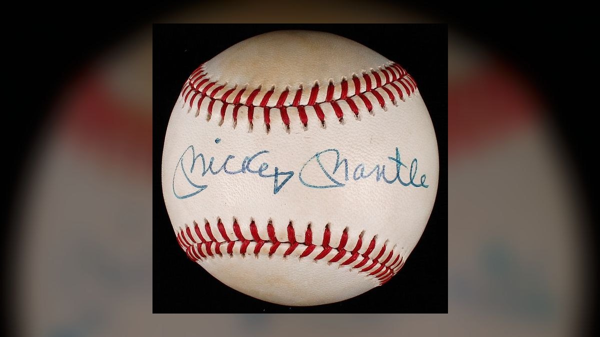 The 10 Best Vintage Autographed Memorabilia to Collect in 2027 — figure 2