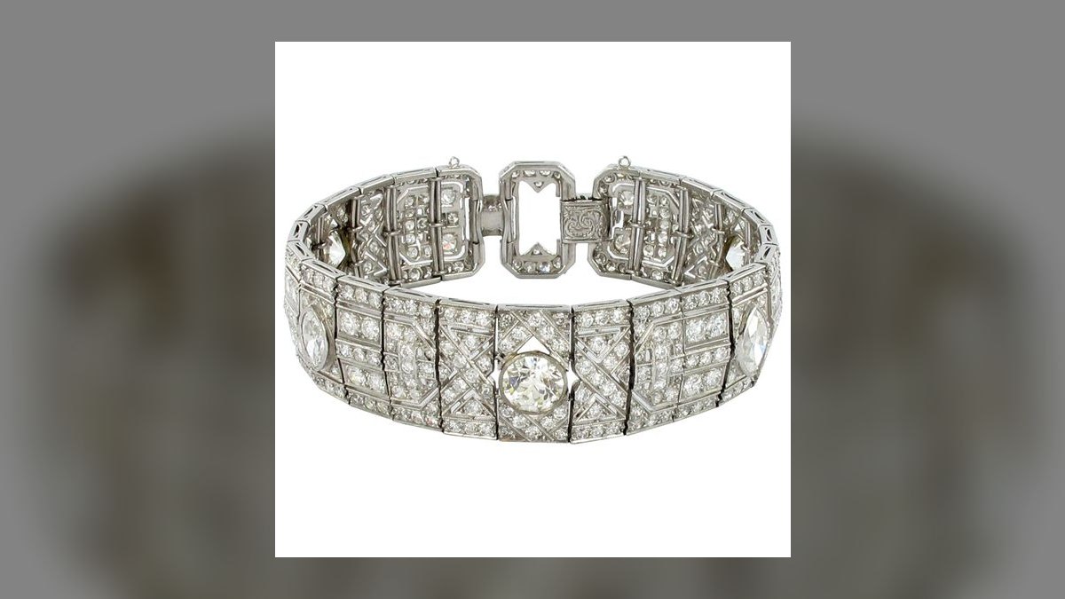 The 10 Best Antique Jewelry Pieces to Collect in 2027 — figure 2