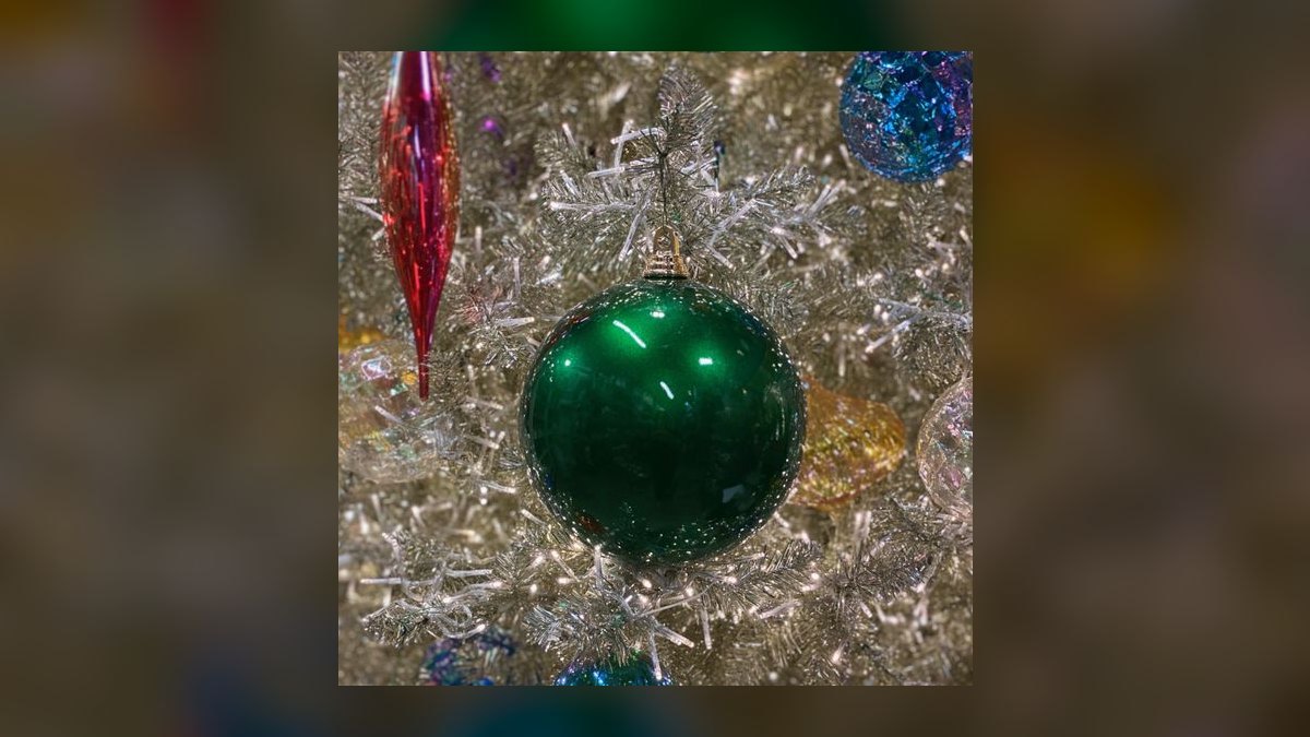 The 10 Best Vintage Christmas Ornaments from the 1950s to Collect in 2027 — figure 3
