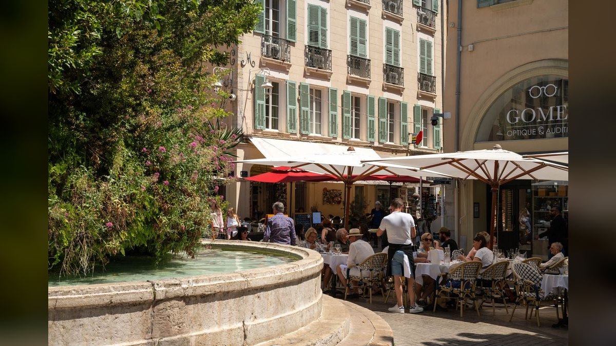Top 10 Places to Dine in France — figure 1