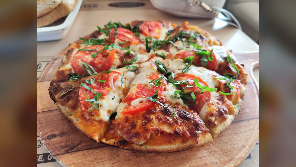 Top 10 Deep Dish Pizza Spots in Chicago — figure 3