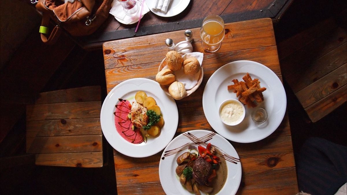 How much does Dining cost in 2027 — figure 2