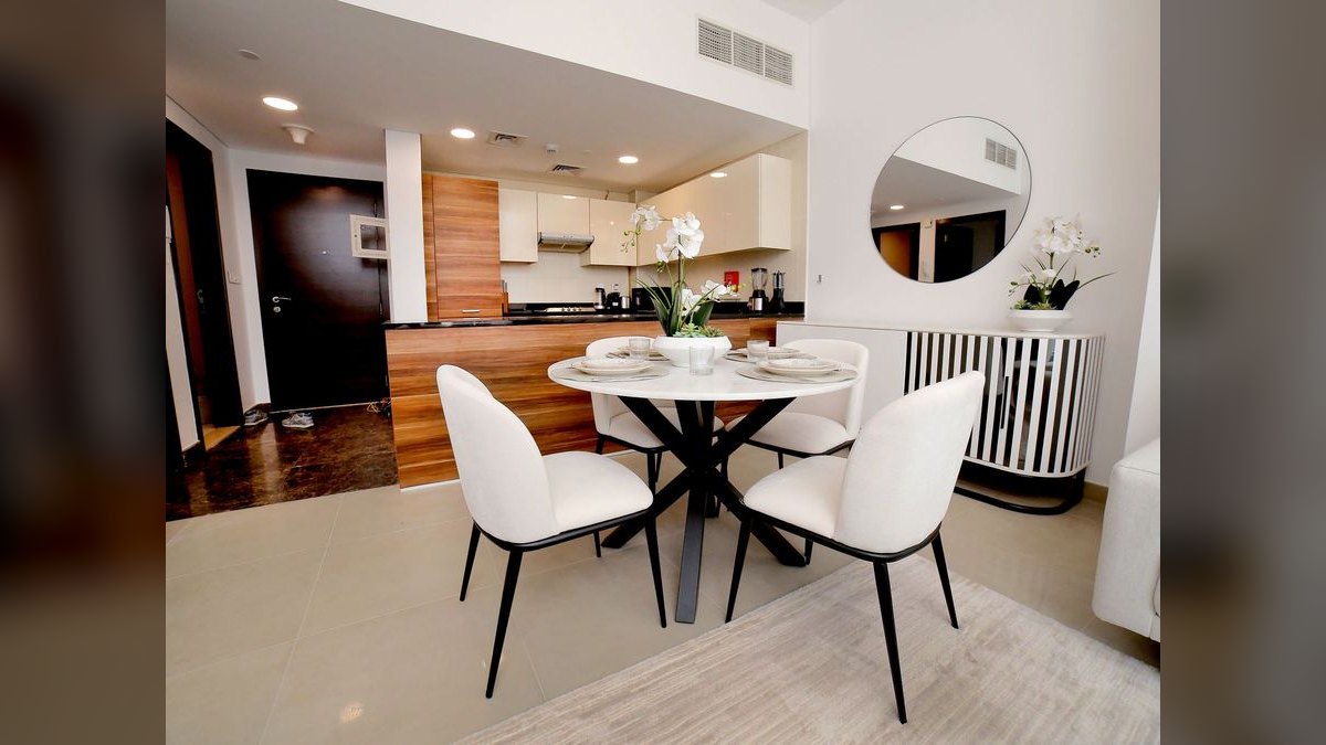 What should you know before investing in Dining in 2027 — figure 1
