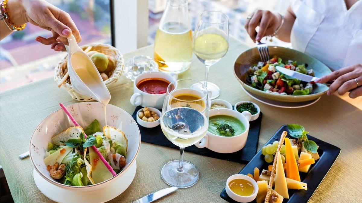 What should you know before investing in Dining in 2027 — figure 5