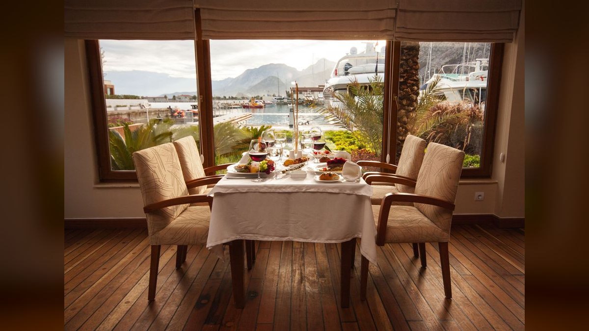 What should you know before investing in Dining in 2027 — figure 6