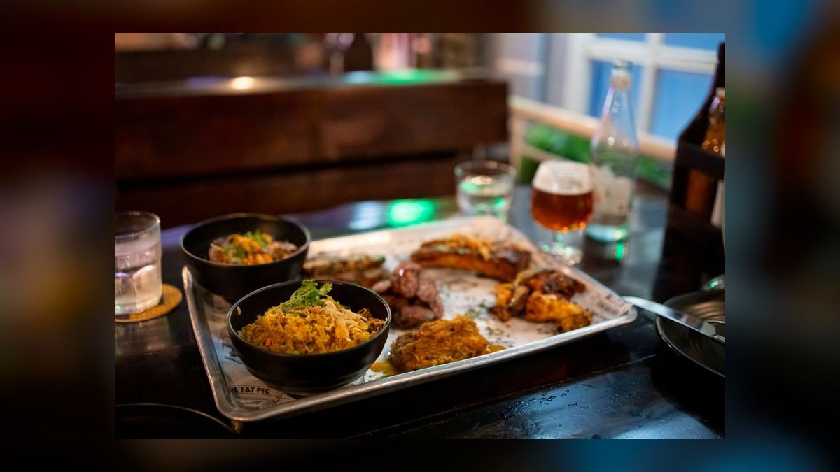 How much does a meal at a top-rated restaurant cost in 2027 — figure 7