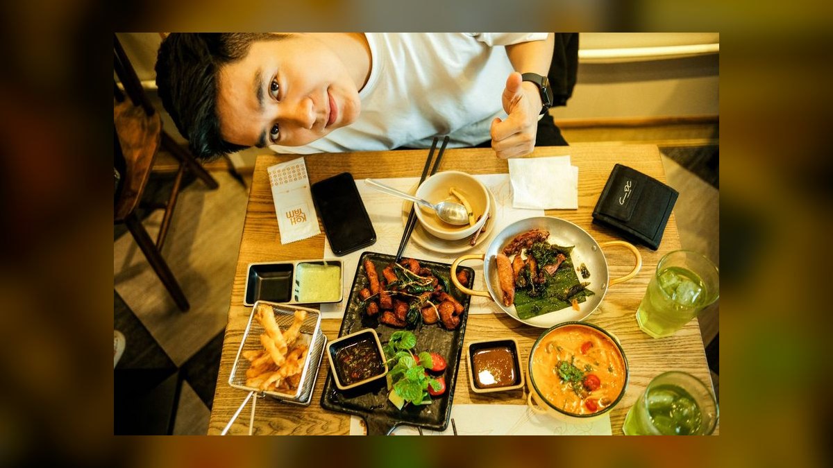How much does a meal at a top-rated restaurant cost in 2027 — figure 9