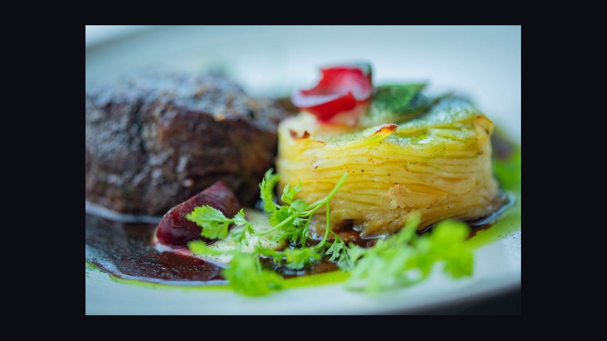 How much does a meal at a top-rated restaurant cost in 2027?