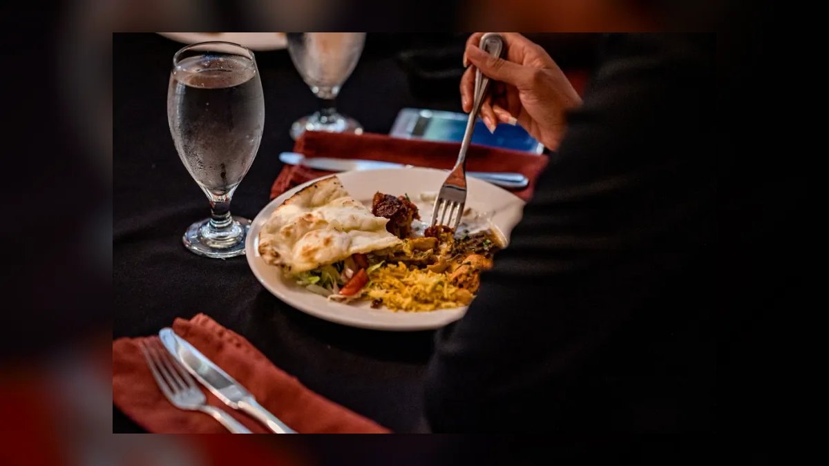 What is the average cost of a top 10 dining experience in 2027?