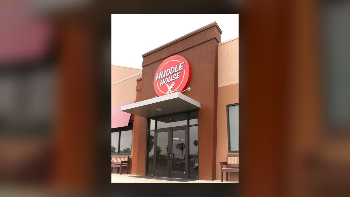 Should I open or buy a Huddle House franchise in 2027 — figure 1