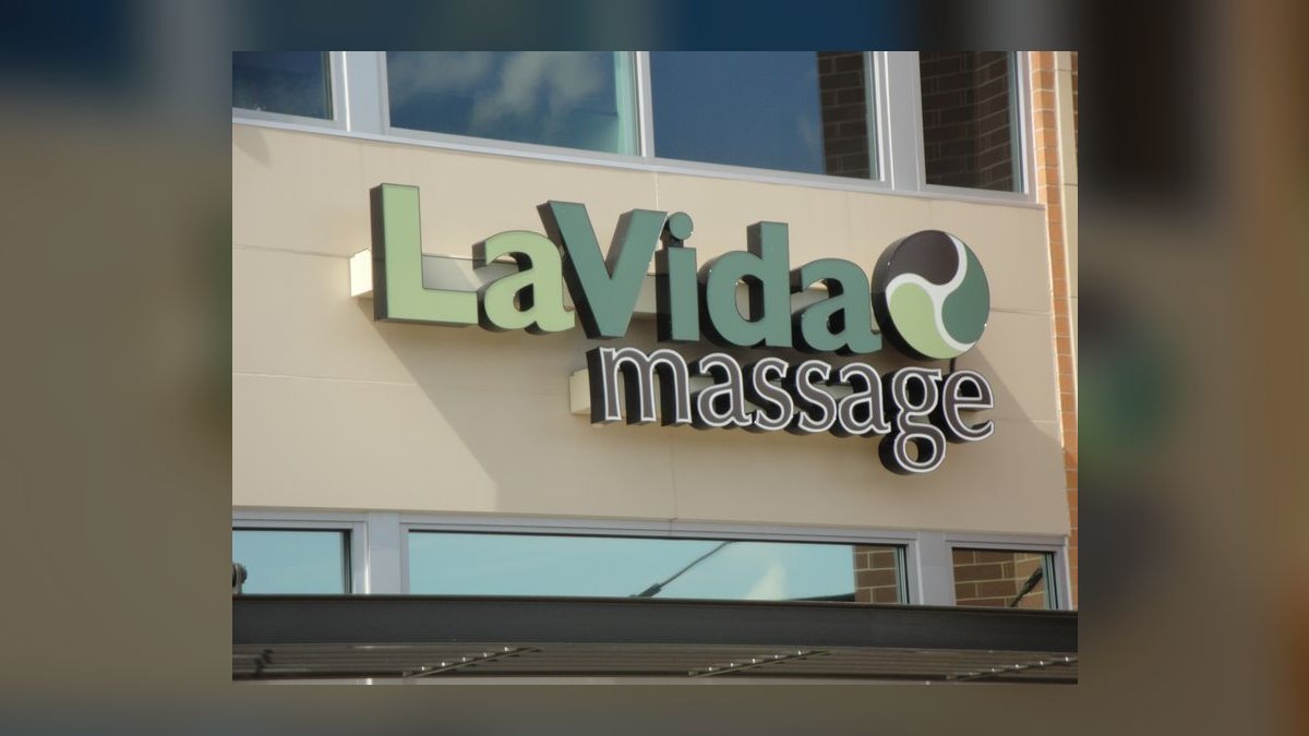 Should I open or buy a LaVida Massage franchise in 2027 — figure 1