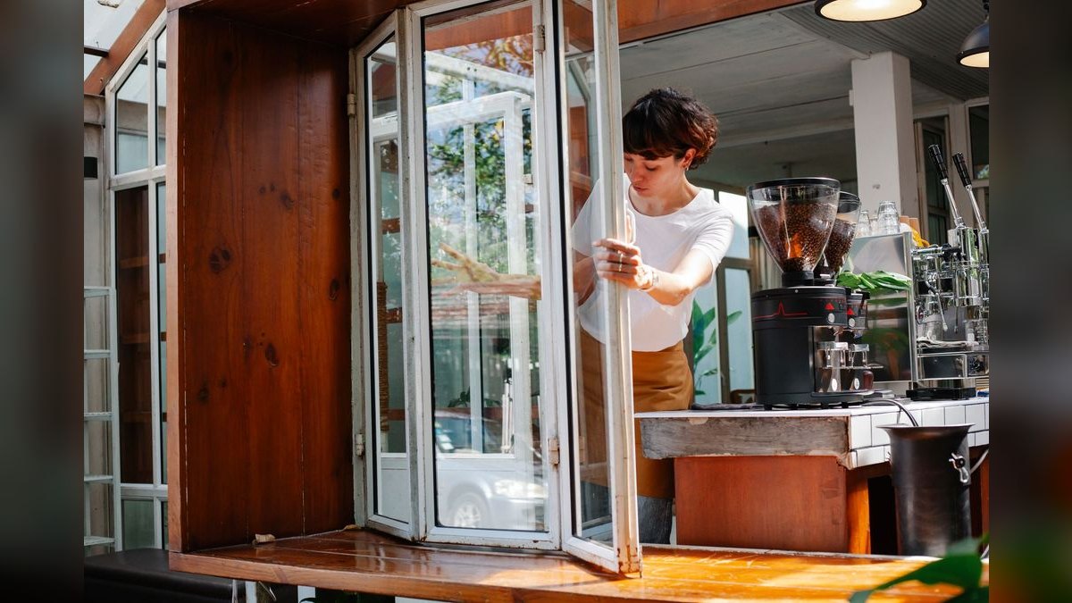 Should I open or buy a The Coffee Bean & Tea Leaf franchise in 2027 — figure 4