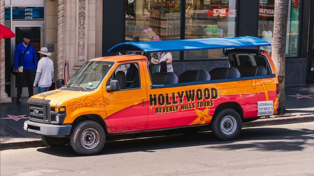 Should I open or buy a Famous Dave's franchise in 2027 — figure 2
