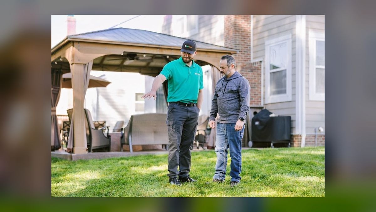 Should I open or buy a Lawn Squad franchise in 2027 — figure 1