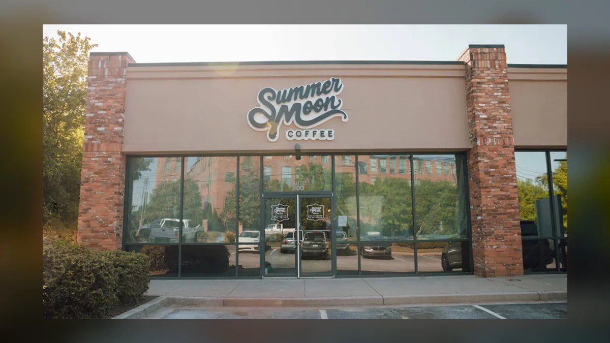 Should I open or buy a Hunt Brothers Pizza franchise in 2027?