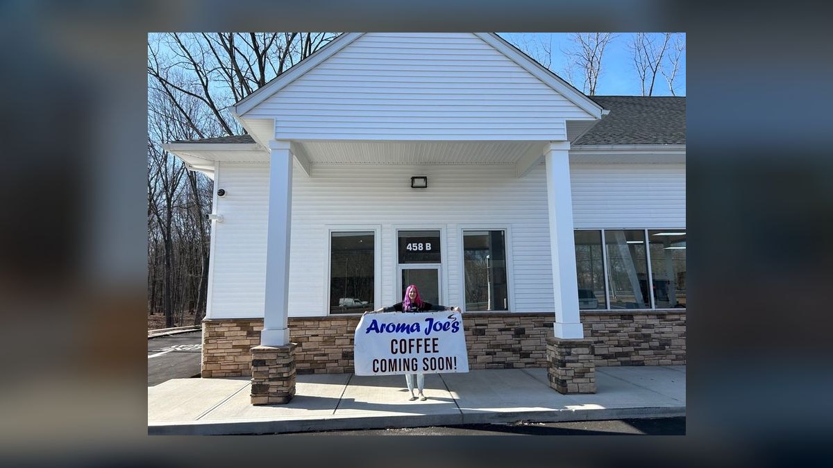 Should I open or buy a Sunright Tea Studio franchise in 2027?