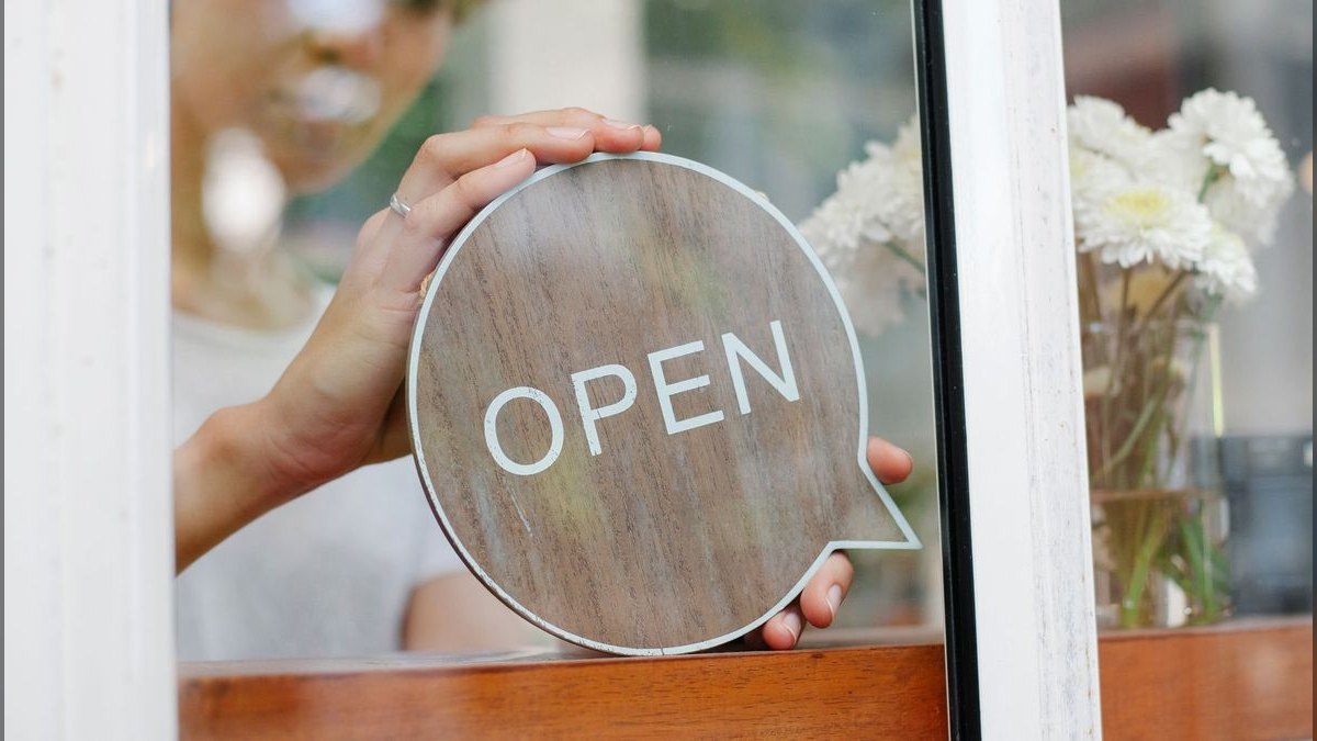 Should I open or buy a Sunny Street Cafe franchise in 2027 — figure 1