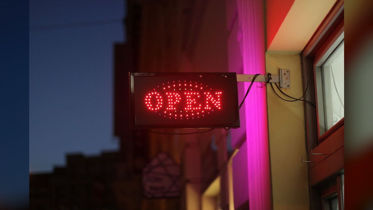 Should I open or buy a Sunny Street Cafe franchise in 2027 — figure 2