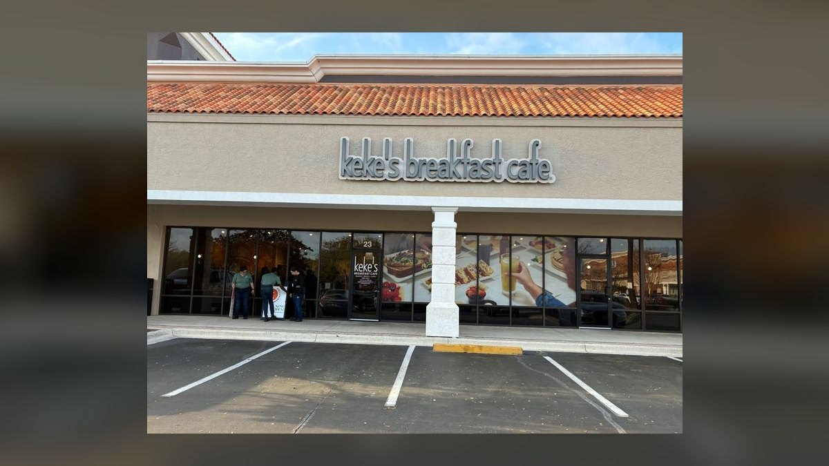 Should I open or buy a Keke's Breakfast Cafe franchise in 2027 — figure 4