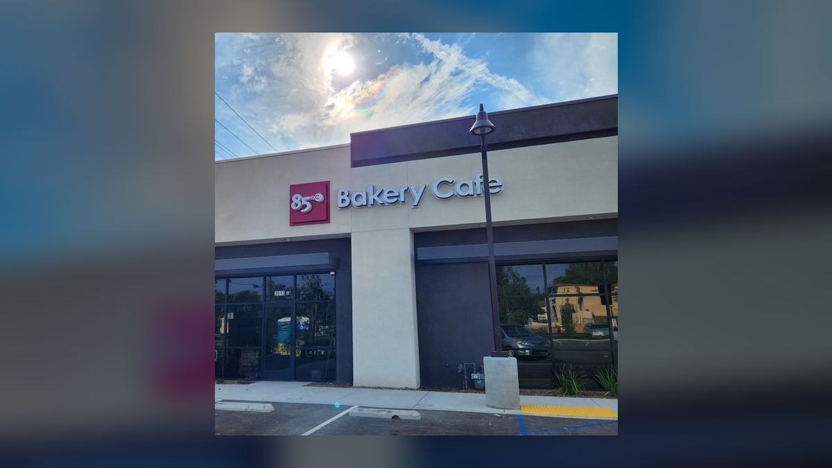 Should I open or buy a 85C Bakery Cafe franchise in 2027 — figure 2