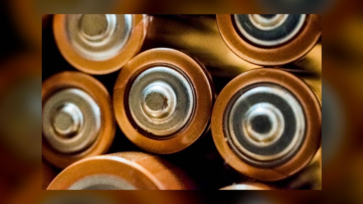 Should I open or buy a Batteries Plus Bulbs franchise in 2027 — figure 1