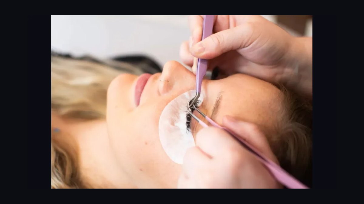 Should I open or buy a Deka Lash franchise in 2027 — figure 4
