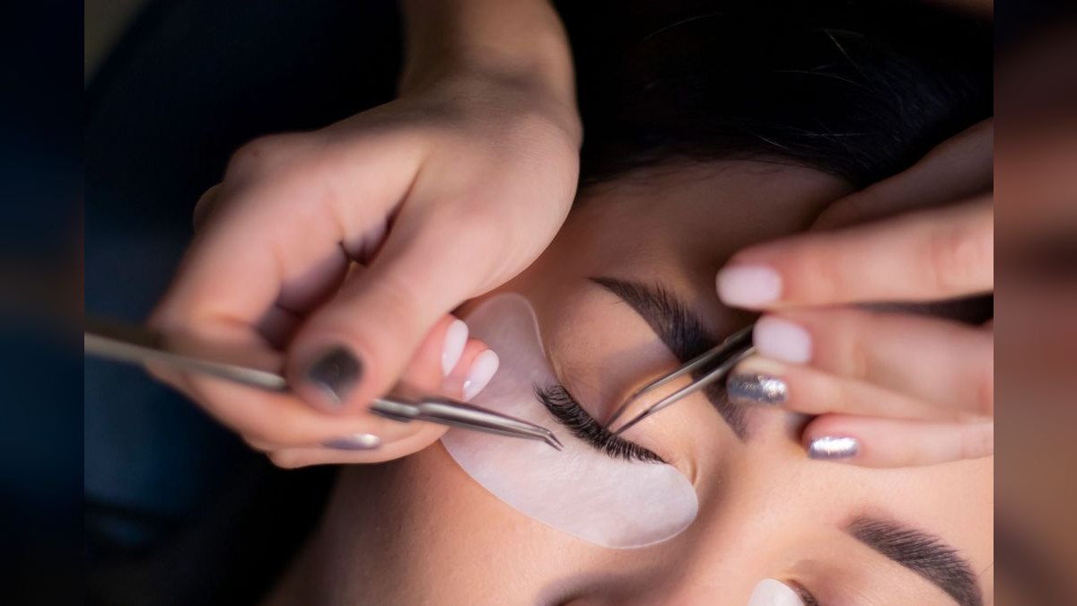 Should I open or buy a The Lash Lounge franchise in 2027 — figure 2
