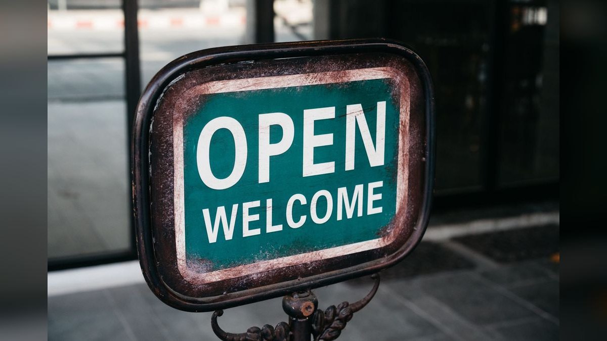 Should I open or buy an Outdoor Lighting Perspectives franchise in 2027?