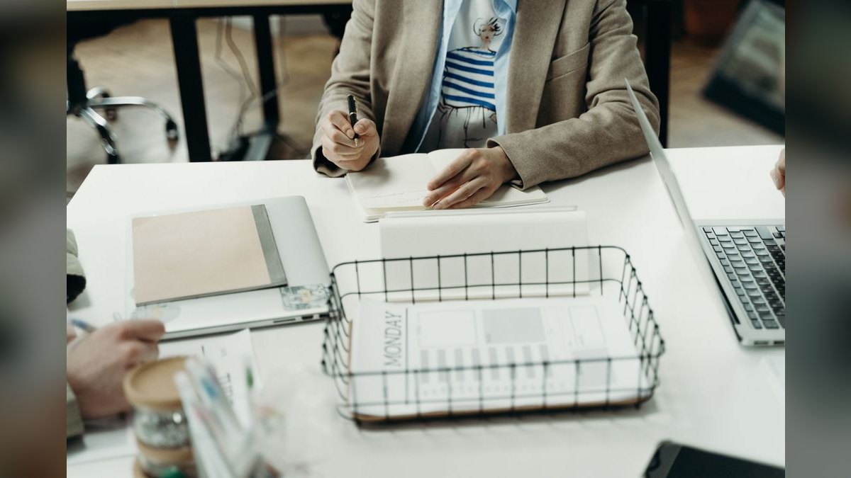 Should I Hire a Fractional CRO If My Healthcare Company Is Entering Payer Contracts?