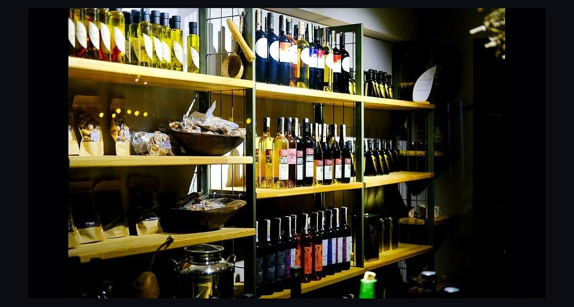 How Many Employees Should I Schedule Each Day at My Wine Shop in 2027?