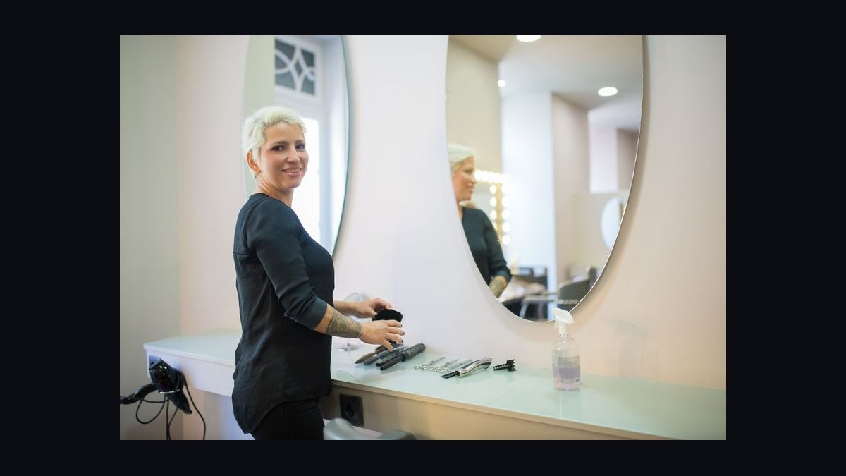 How Many Stylists Should I Schedule Each Day at My Hair Salon — figure 1
