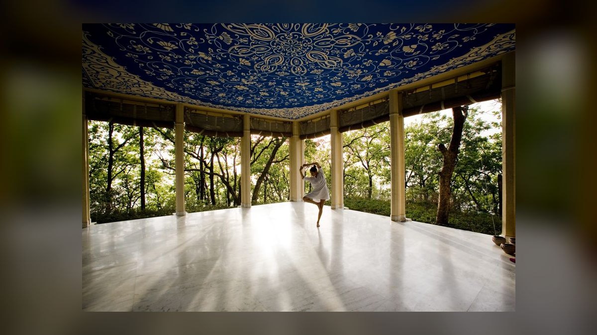 Top 10 yoga retreats for beginners in 2027 — figure 8