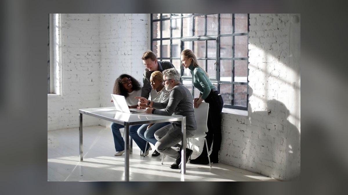 How to transition from a corporate job to a creative career without losing income — figure 4