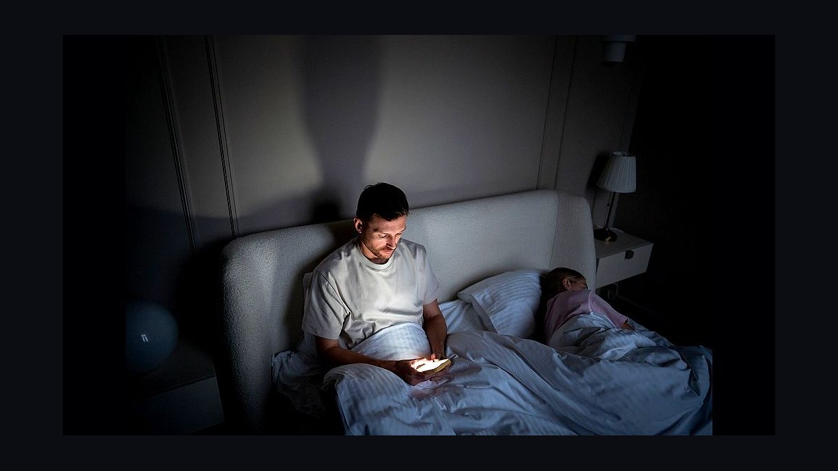 How do I stop doomscrolling before bed and actually sleep in 2027