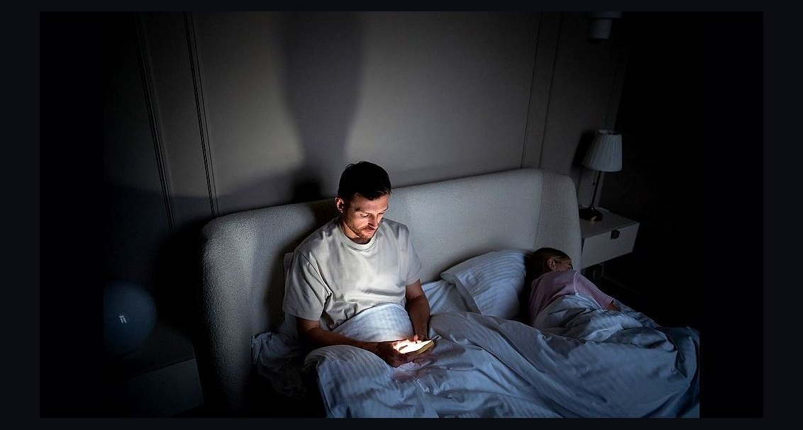 How do I stop doomscrolling before bed and actually sleep in 2027