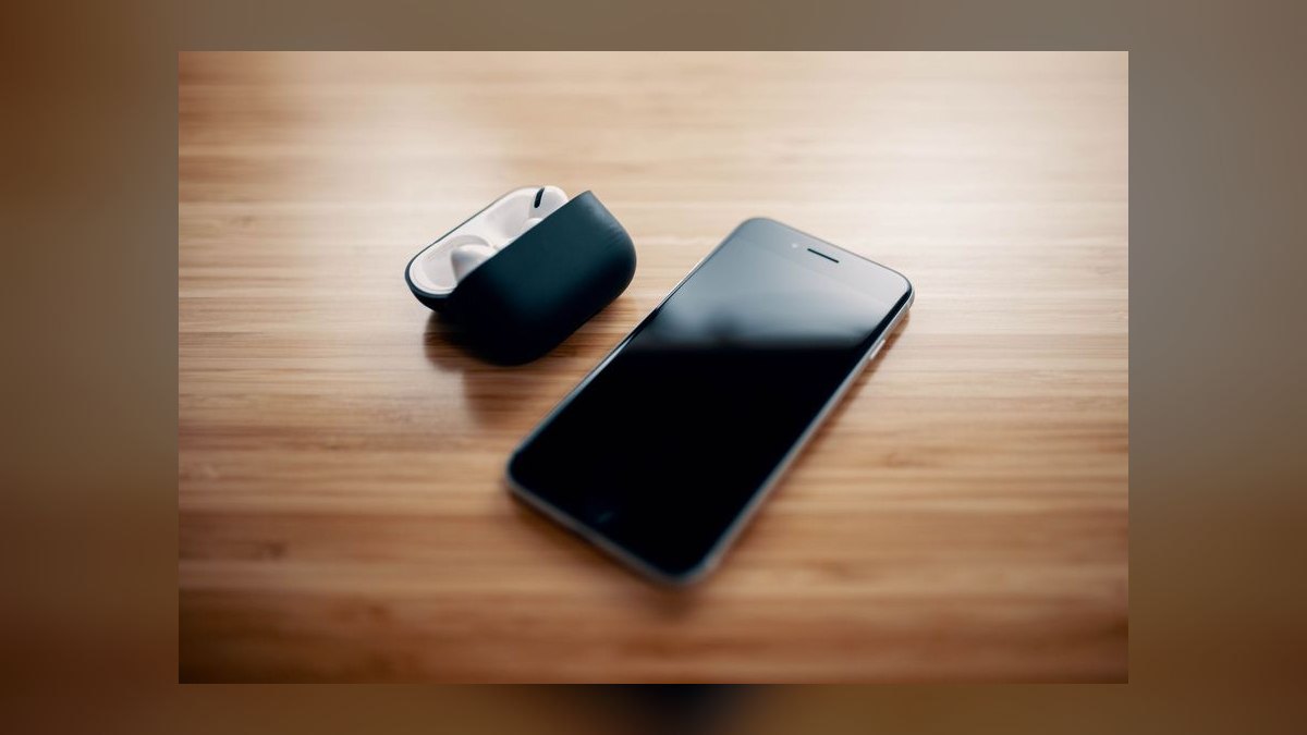 What is the average price of wireless charging in 2027 — figure 9