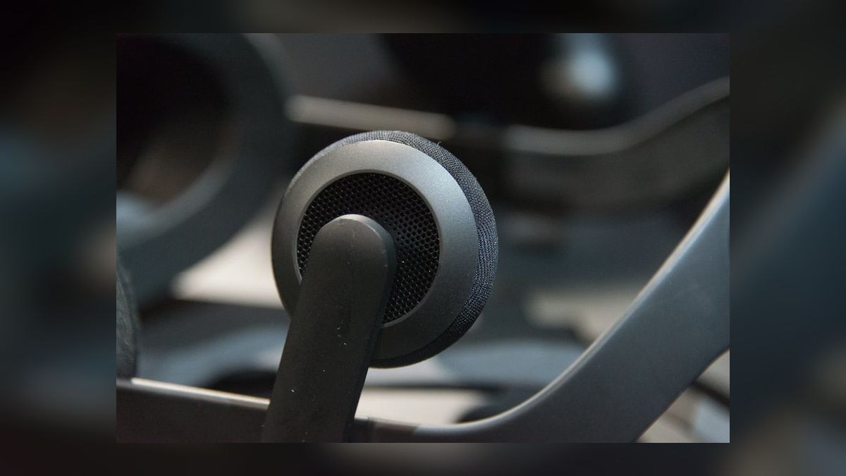 How much does Noise-Cancelling cost in 2027 — figure 10
