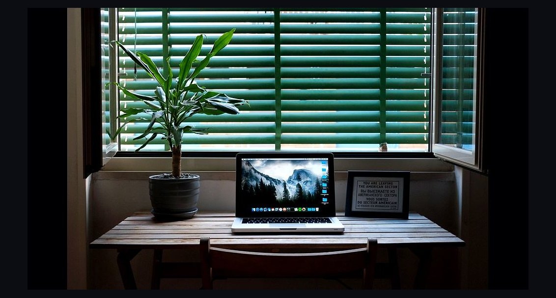 How do I choose the right desk setup for a small apartment home office in 2027?