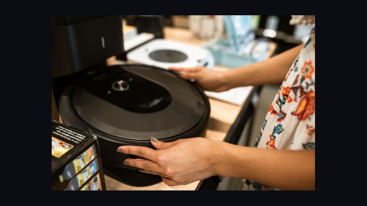 How long does a robot vacuum battery typically last before it needs replacing in 2027 — figure 4