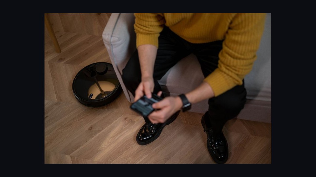 How long does a robot vacuum battery typically last before it needs replacing in 2027 — figure 5