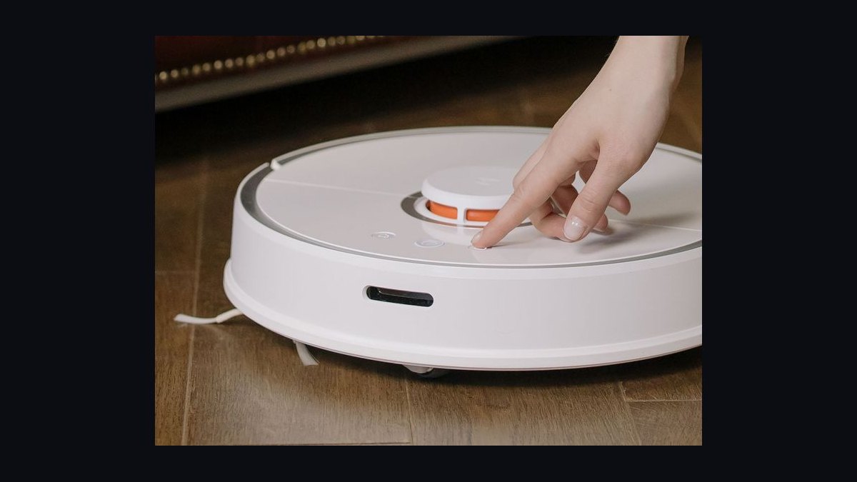 How long does a robot vacuum battery typically last before it needs replacing in 2027 — figure 9